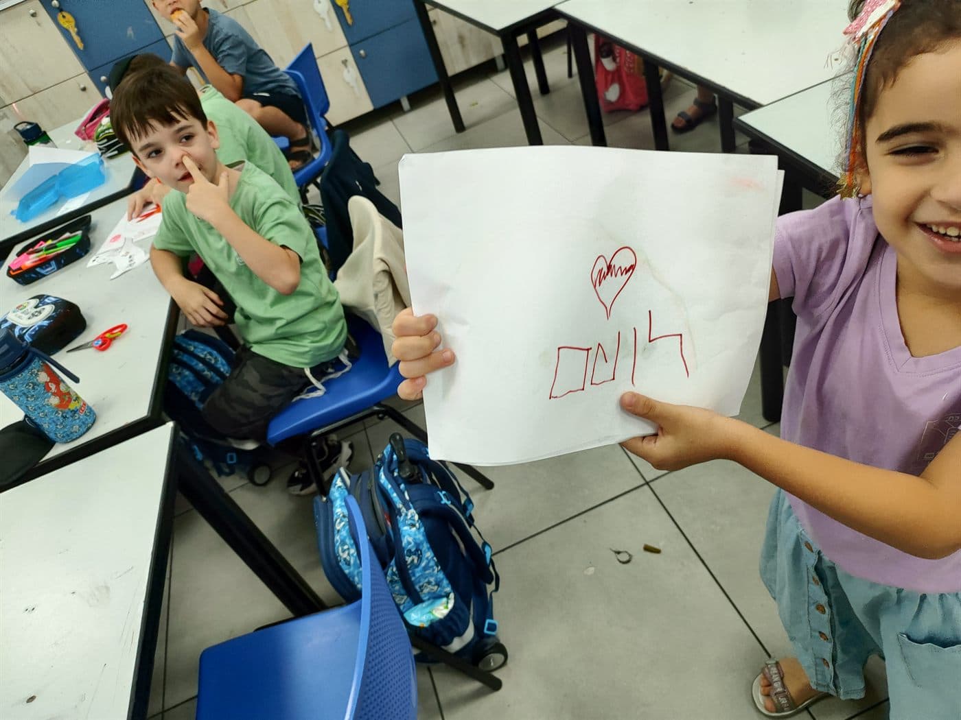 ילדים יוצרים קומיקס בסדנת איור עם אלעד יעקובוביץ' — תמונה 8